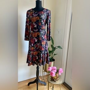 Beautiful dress for the Fall !! MSK Size M. 3/4 sleeves, hidden zipper in back.